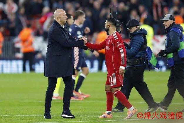 联手做掉主帅？利物浦3核心失误送3球 队长排球动作送点+头牌散步