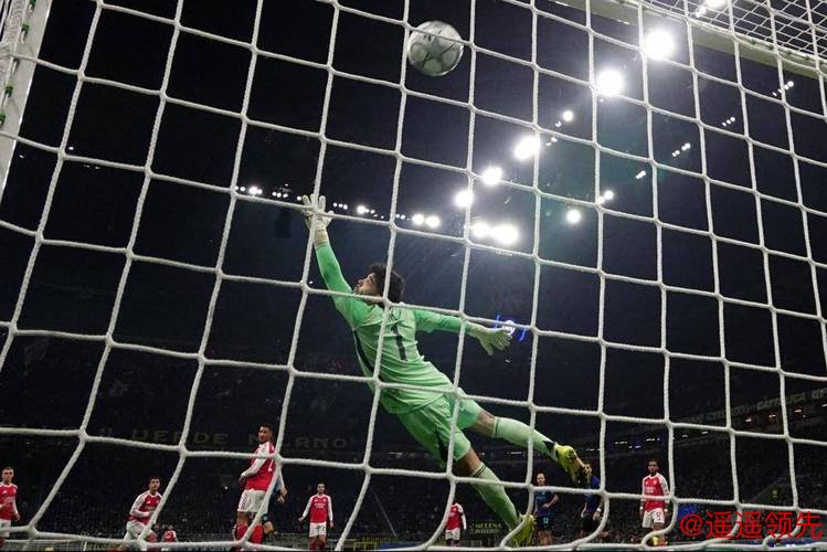 真稳了！枪手大轮换续写奇迹，欧冠之夜后英超争冠格局明朗