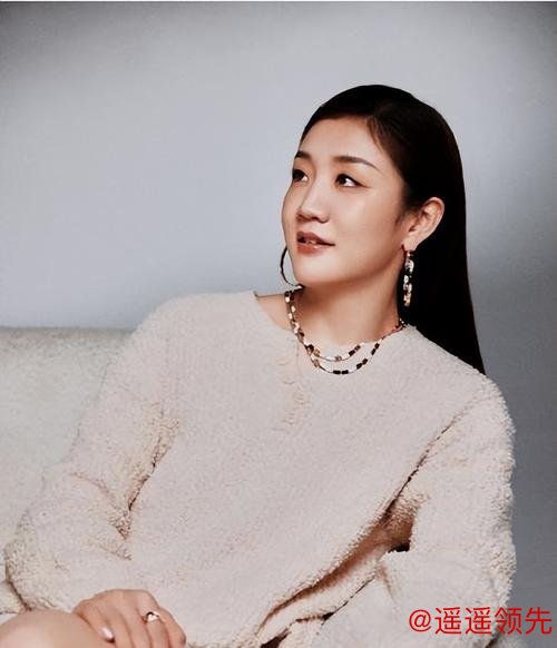 瞧瞧这是陈梦的一张照片,少女时代的她不胖脸上没有婴儿肥,笑得自然甜蜜坐在旁边的是羞涩的樊振东他们后来成为国乒顶梁柱 瞧瞧这是陈梦的一张照片,少女时代的她不胖脸上没有婴儿肥,笑得自然甜蜜坐在旁边的是羞涩的樊振东他们后来成为国乒顶梁柱